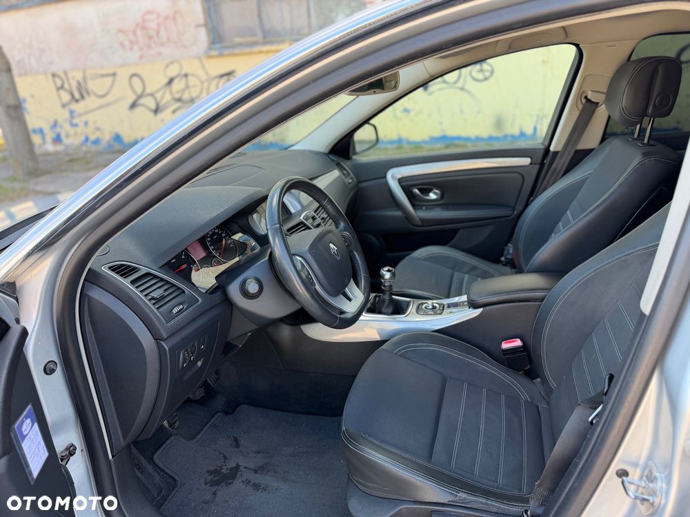 Renault Laguna dCi 150 FAP Start-Stop GT - 27