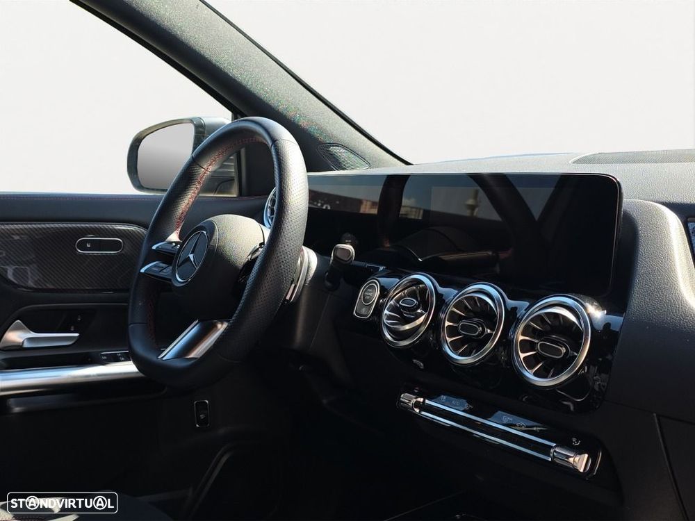 Mercedes-Benz GLA 200 - 13