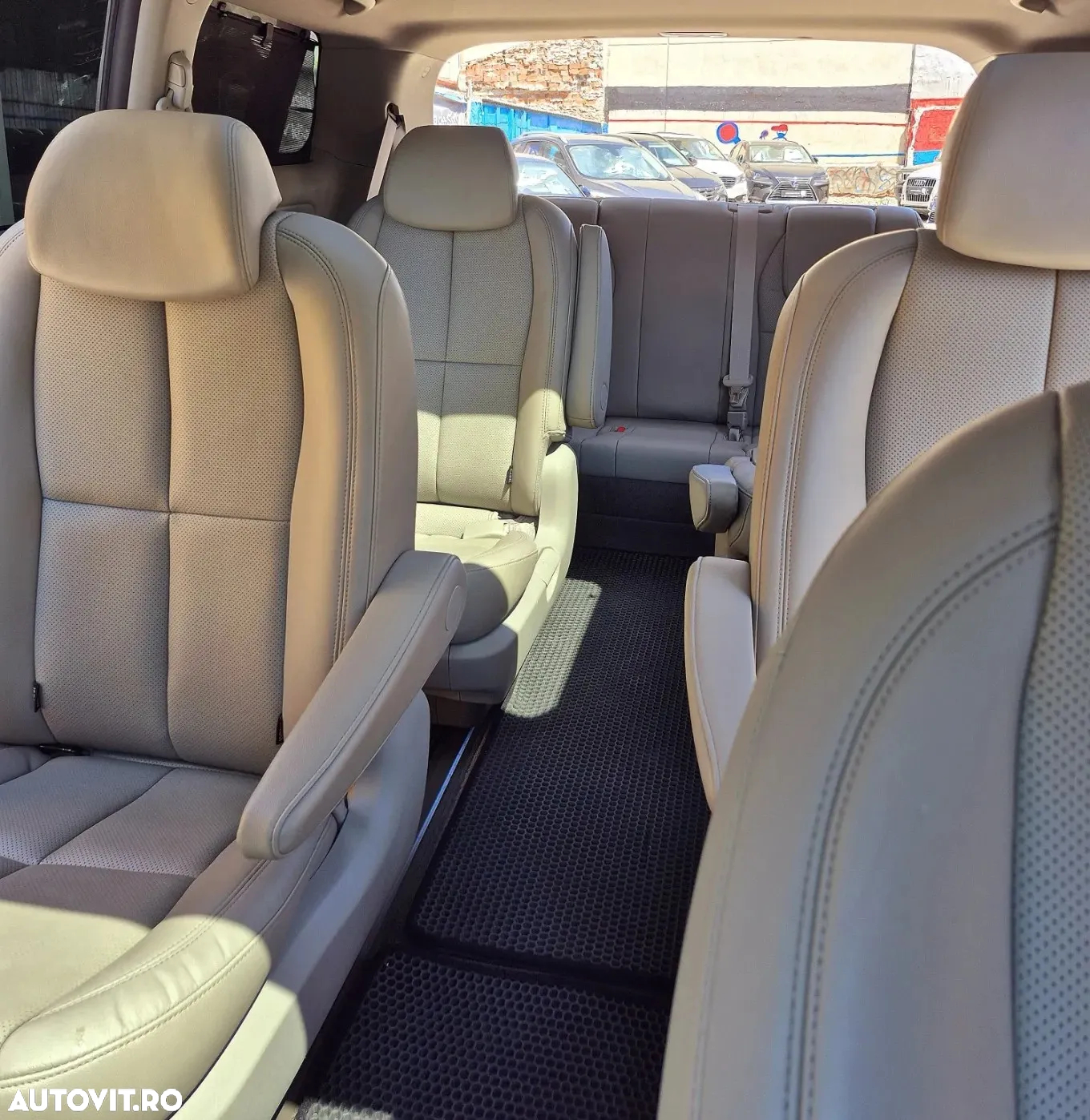 Kia Carnival - 8