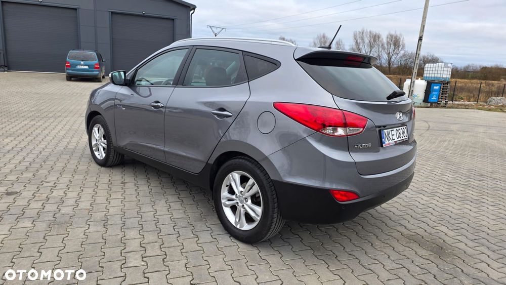 Hyundai ix35 1.7 CRDi 2WD blue Finale Gold - 4