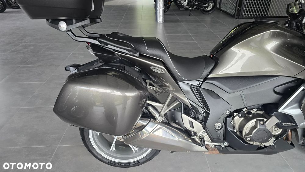 Honda VFR - 32