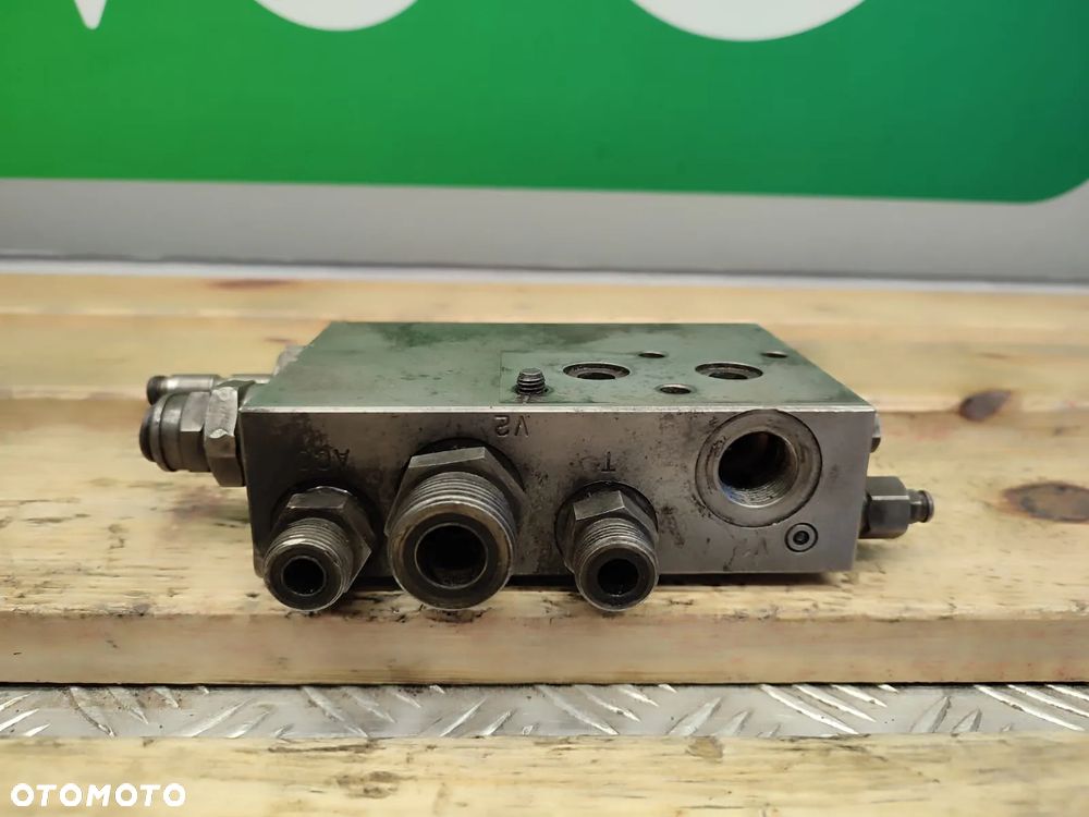 Zawór hydrauliczny R930002982 JCB 3CX - 7