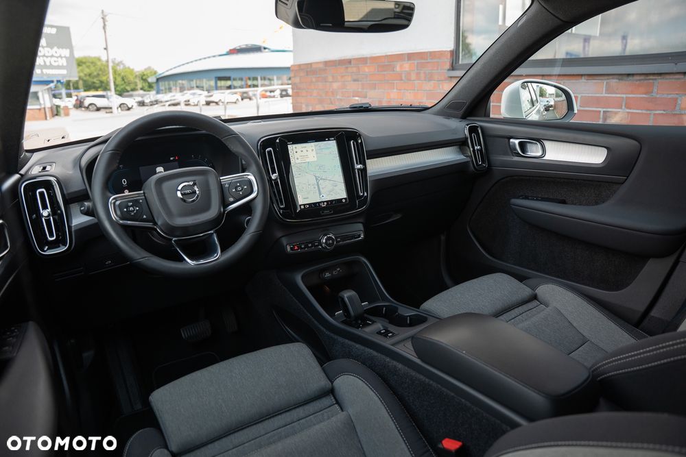 Volvo XC 40 B3 B DKG Plus Bright - 24