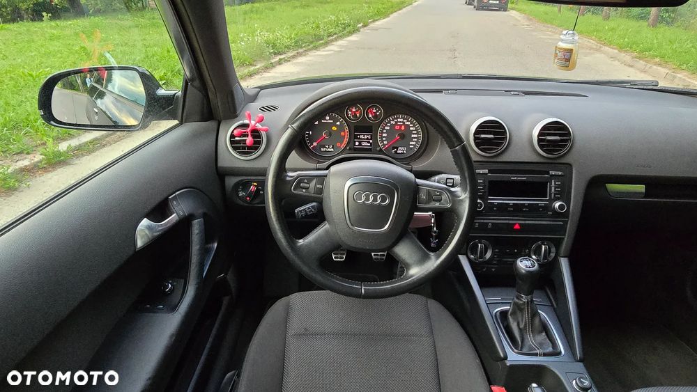 Audi A3 3-drzwiowe 1.6 TDI DPF Ambiente - 10