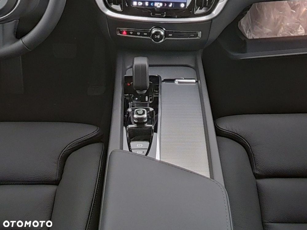 Volvo V60 B4 B DKG Plus Dark - 6