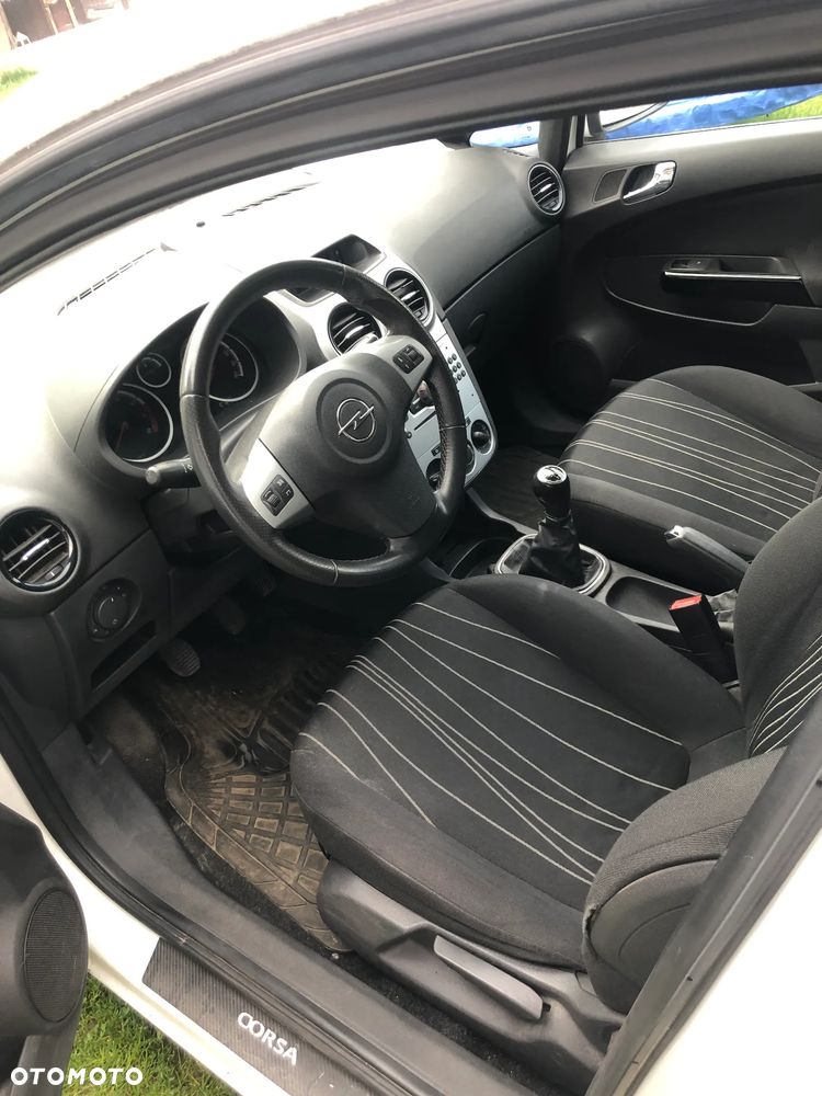 Opel Corsa 1.0 12V Essentia - 5
