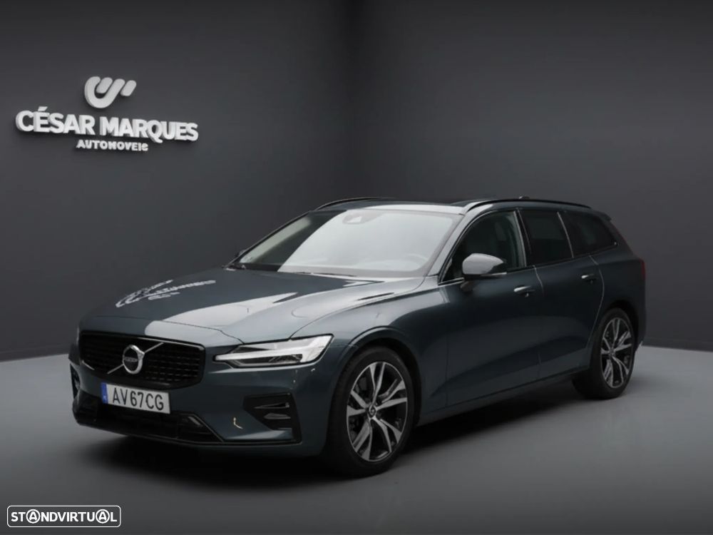 Volvo V60 2.0 B4 Plus Dark Auto - 1