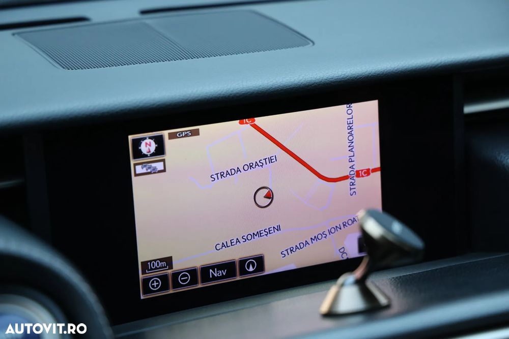 Lexus Seria IS 300h Aut. Executive - 34