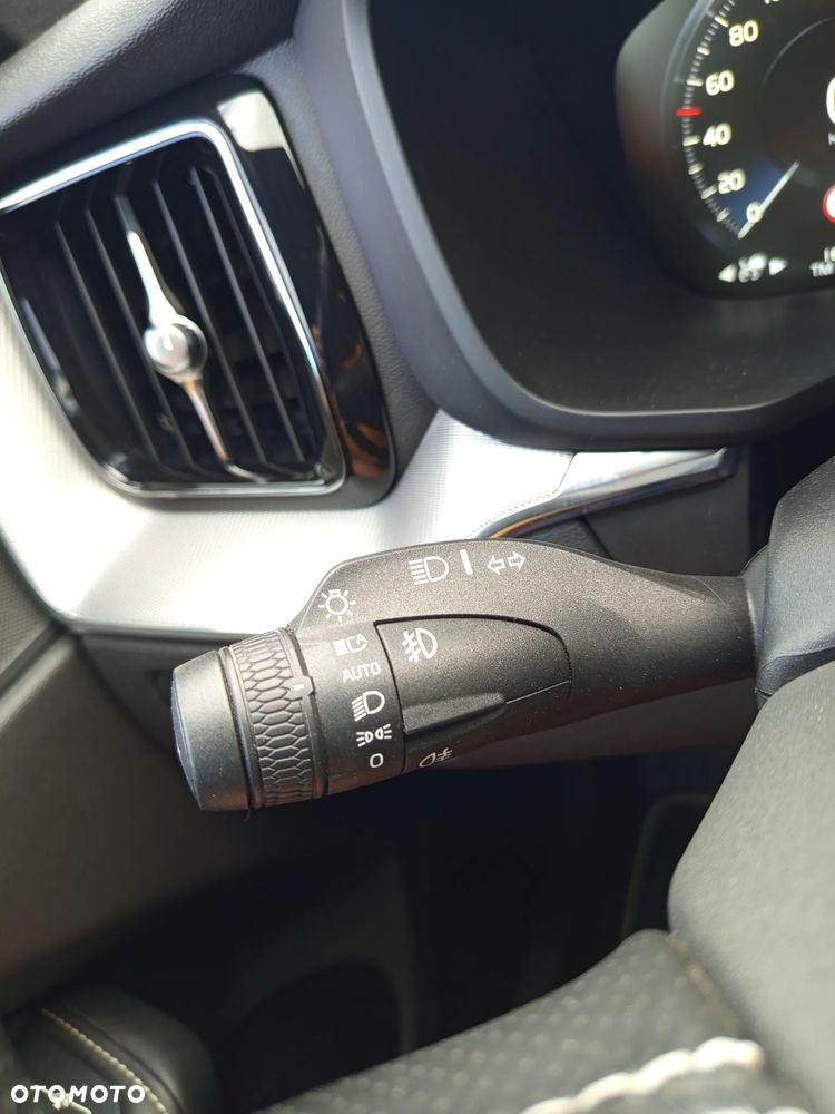 Volvo XC 60 D4 R-Design - 18