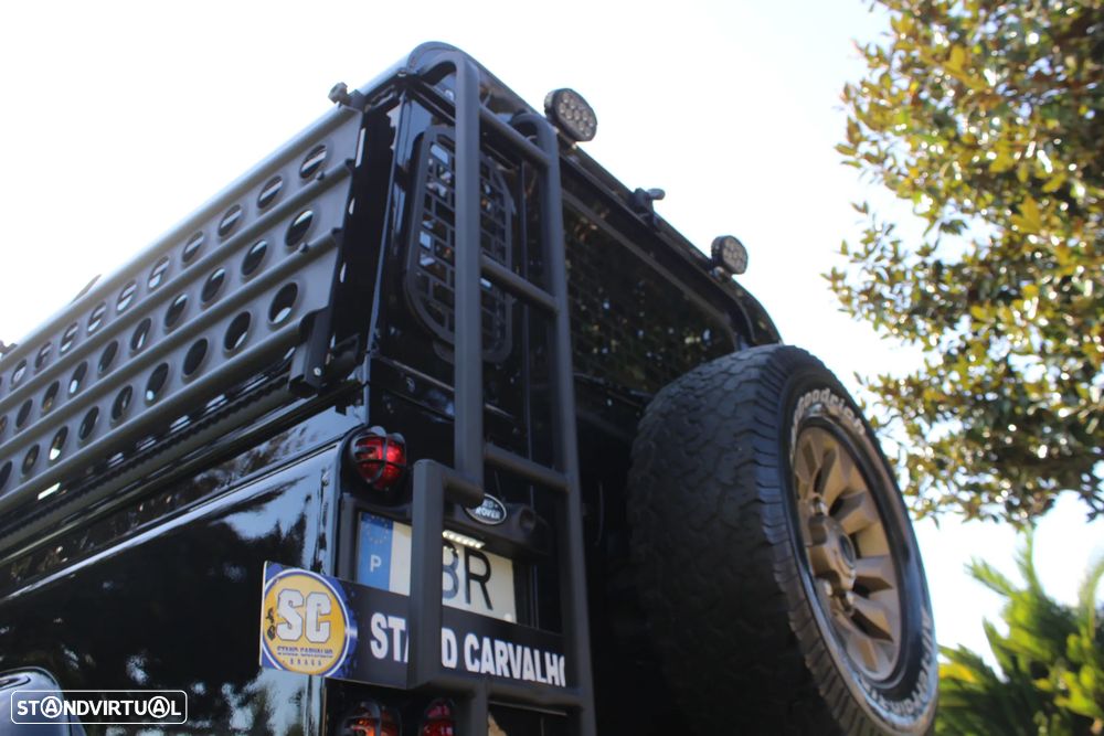 Land Rover Defender 110 Black Pearl Limited Edition - 16