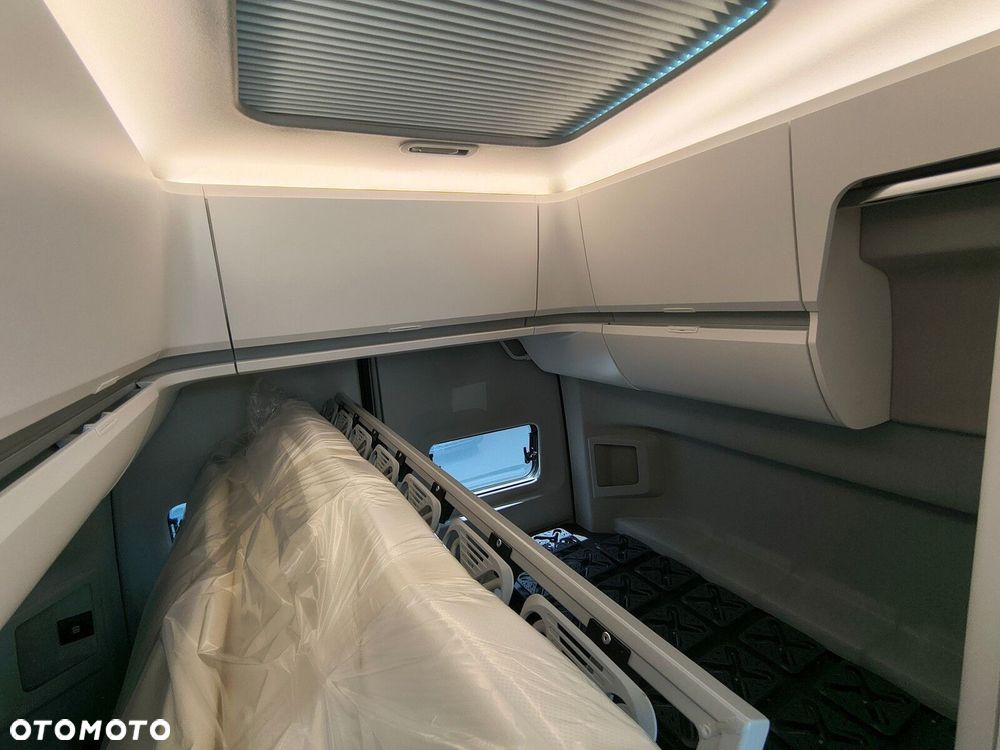 Volkswagen Crafter Grand California 600 silnik: 2,0 l TDI EU6 SCR BlueMotion Technology 130 kW skrzynia biegów: Przedni napęd automatyczna 8-biegowa rozstaw osi: 3640 mm - 37