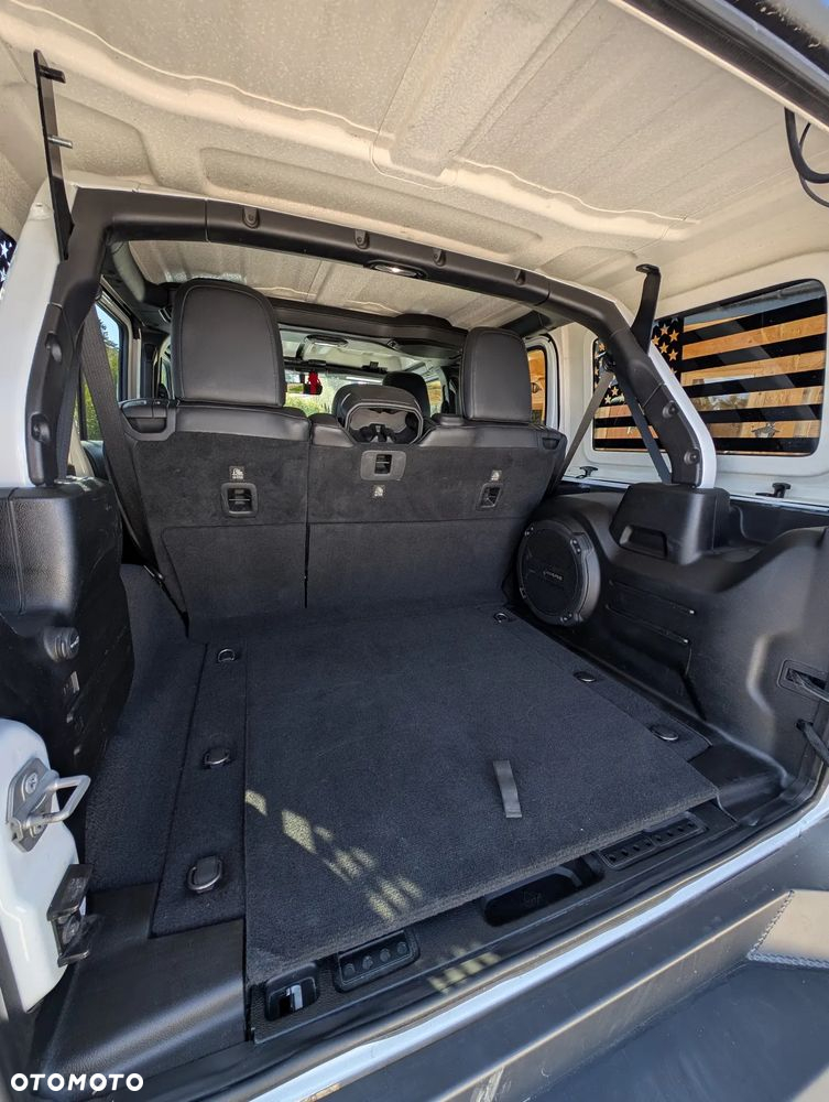 Jeep Wrangler Unlimited Hard-Top 3.6 Automatik Sahara - 3