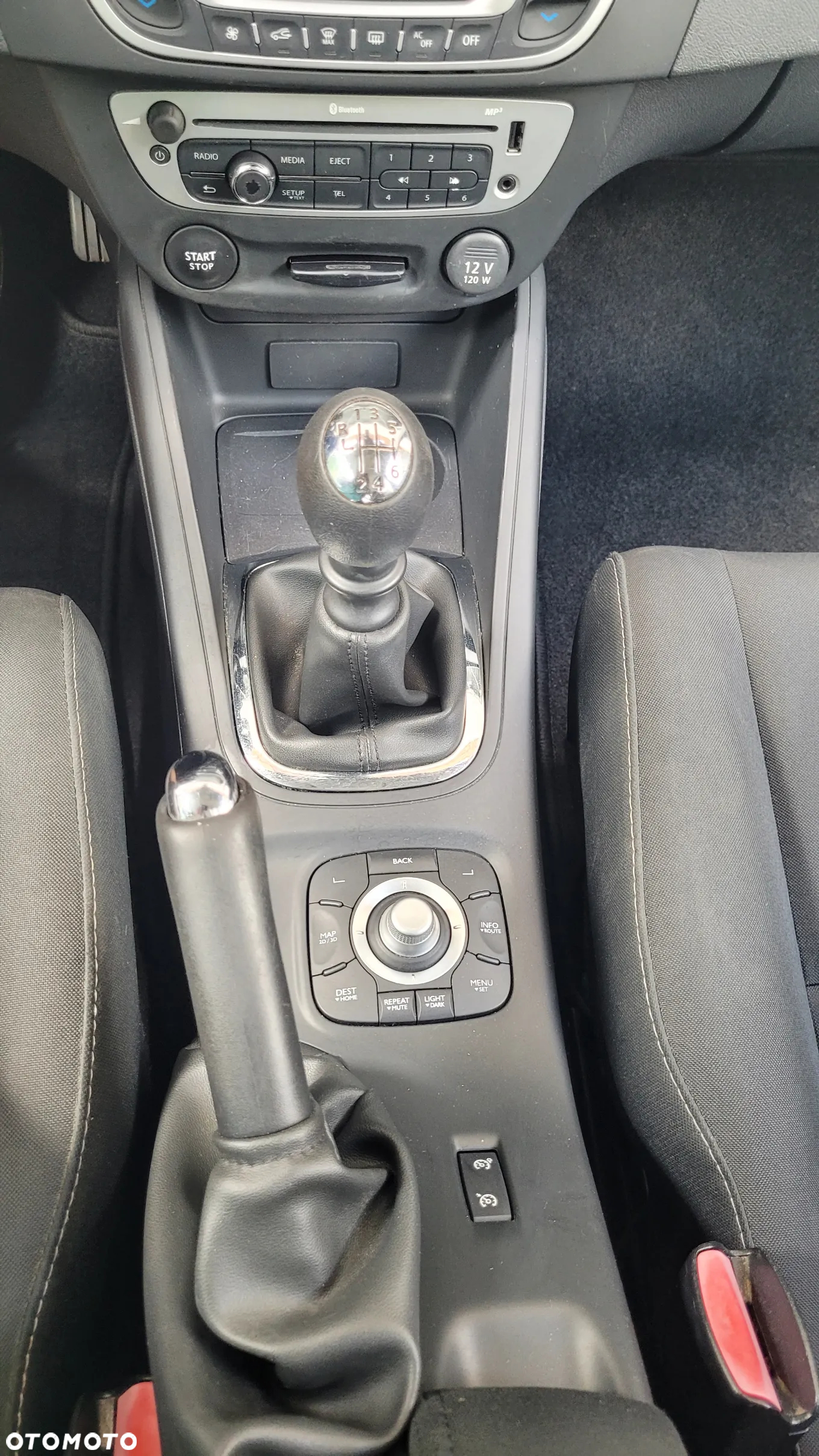 Renault Megane Grandtour ENERGY TCe 115 Start & Stop Bose Edition - 10