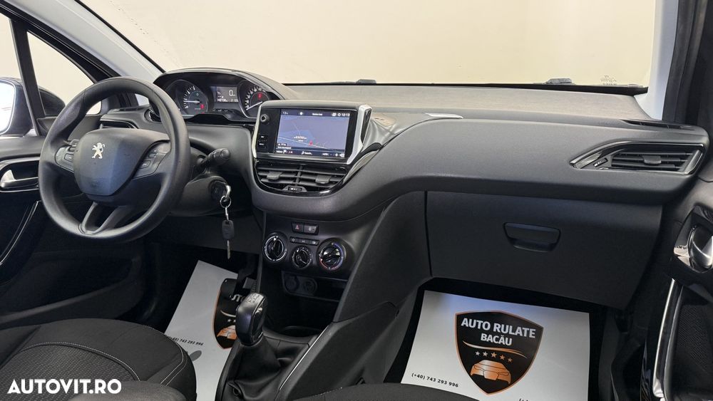 Peugeot 208 - 13