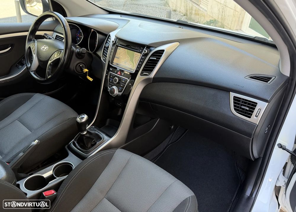 Hyundai i30 SW 1.6 CRDi Comfort+Navi - 18