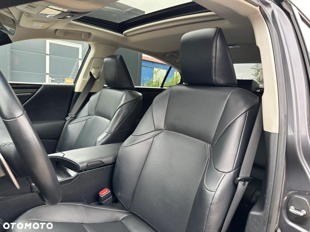 Lexus ES 300h Business Edition - 9