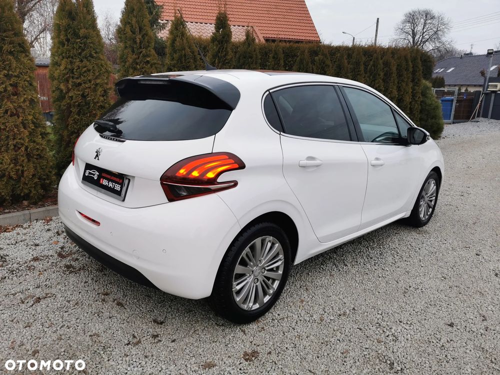 Peugeot 208 Blue-HDi 100 Stop&Start Style - 11