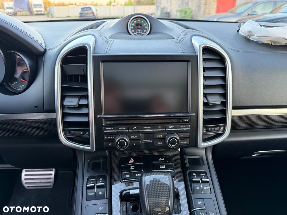 Porsche Cayenne - 30
