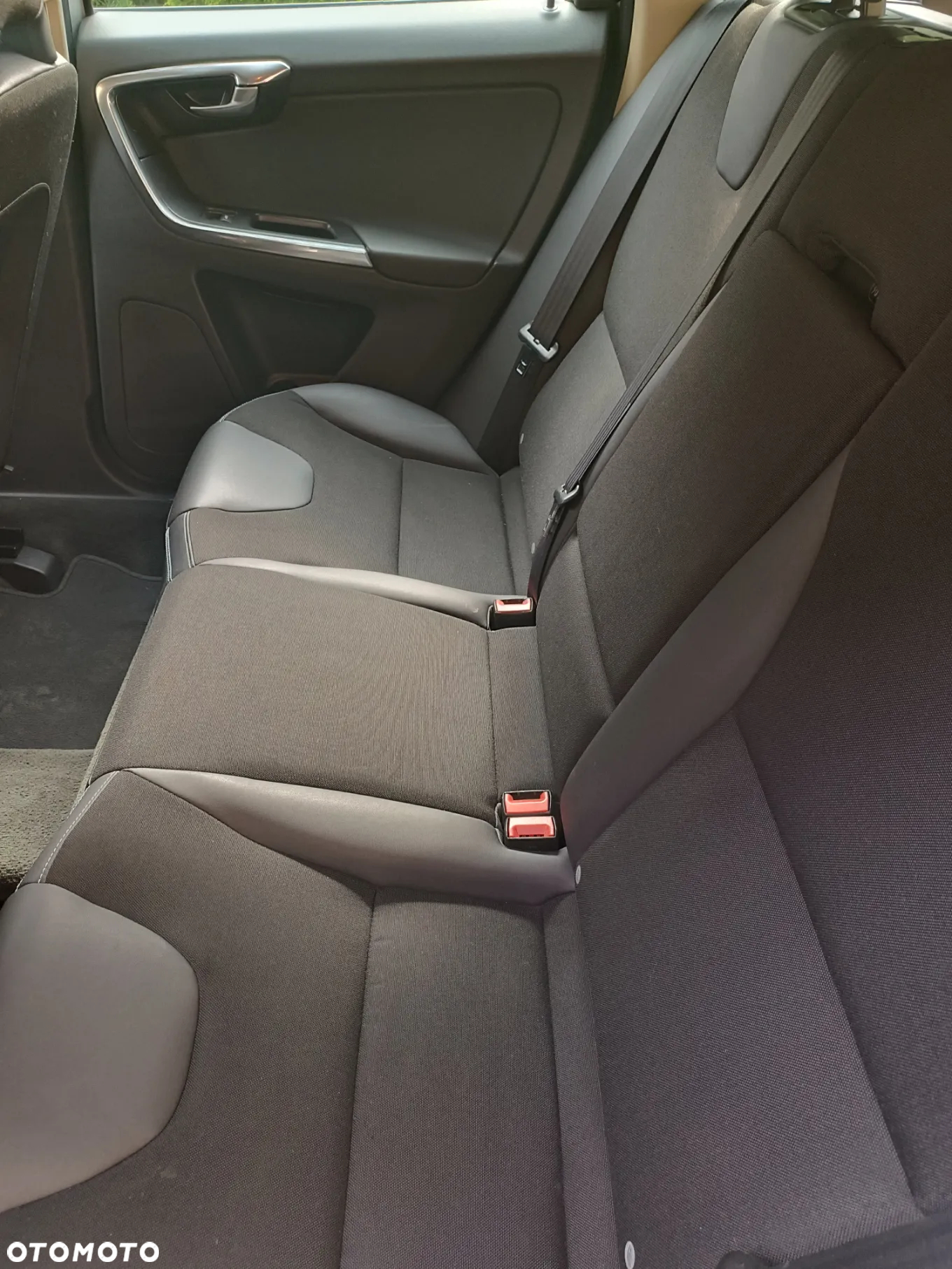 Volvo XC 60 D4 Momentum - 8