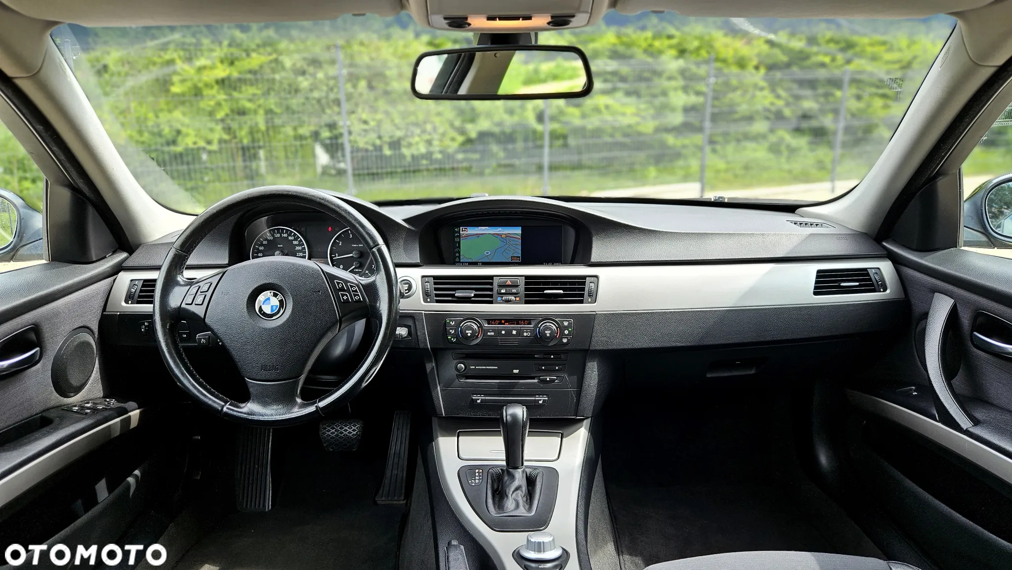 BMW Seria 3 318i Touring - 6