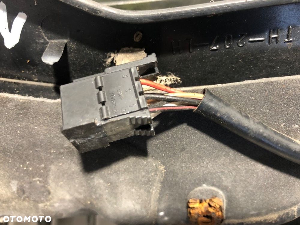 LUSTERKO LEWY  MERCEDES-BENZ VITO Autobus (W638) 1996 - 2003 110 CDI 2.2 (638.194) 75 kW [102 KM] - 4