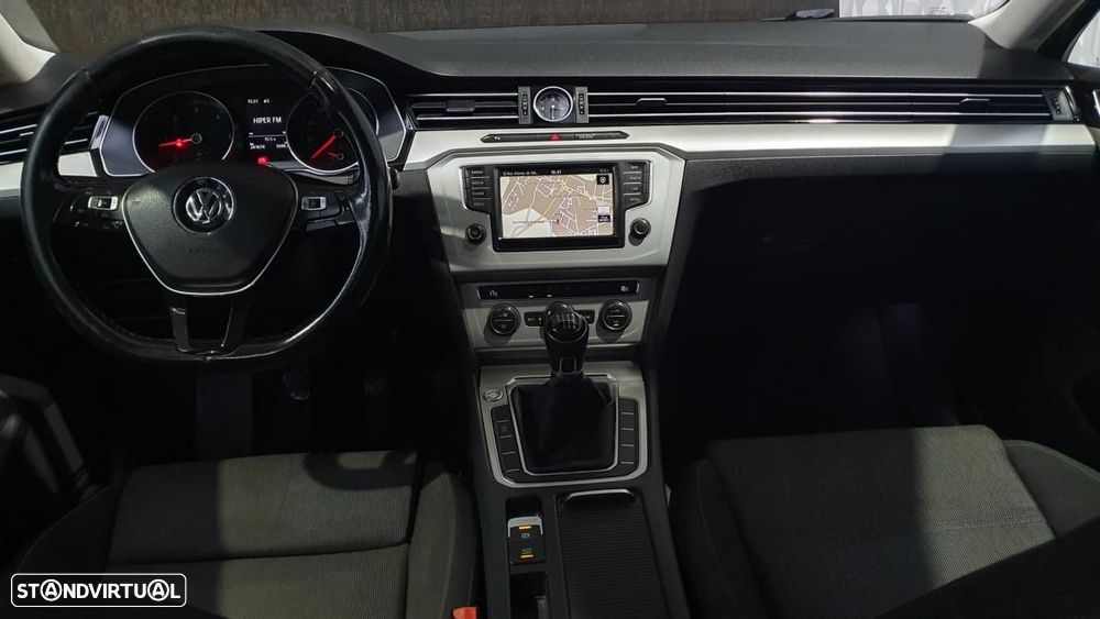 VW Passat Variant 1.6 TDI BlueMotion - 25