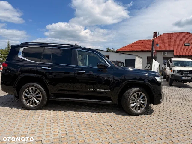 Toyota Land Cruiser - 3