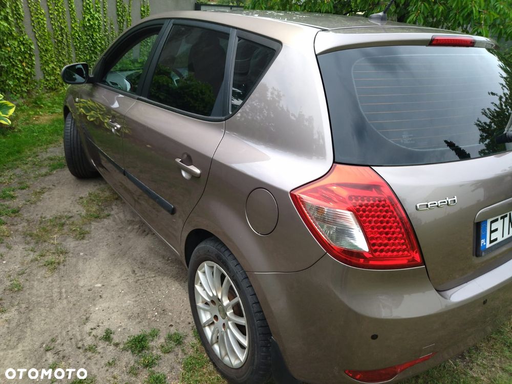 Kia Ceed 1.6 Crdi Comfort + - 4