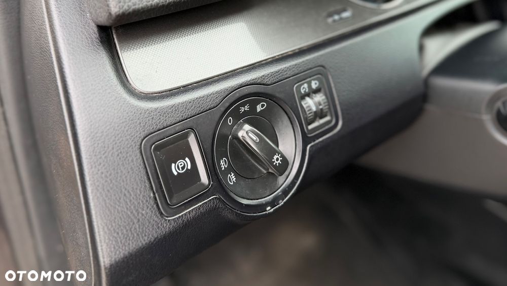 Volkswagen Passat 2.0 TDI DSG Comfortline - 23