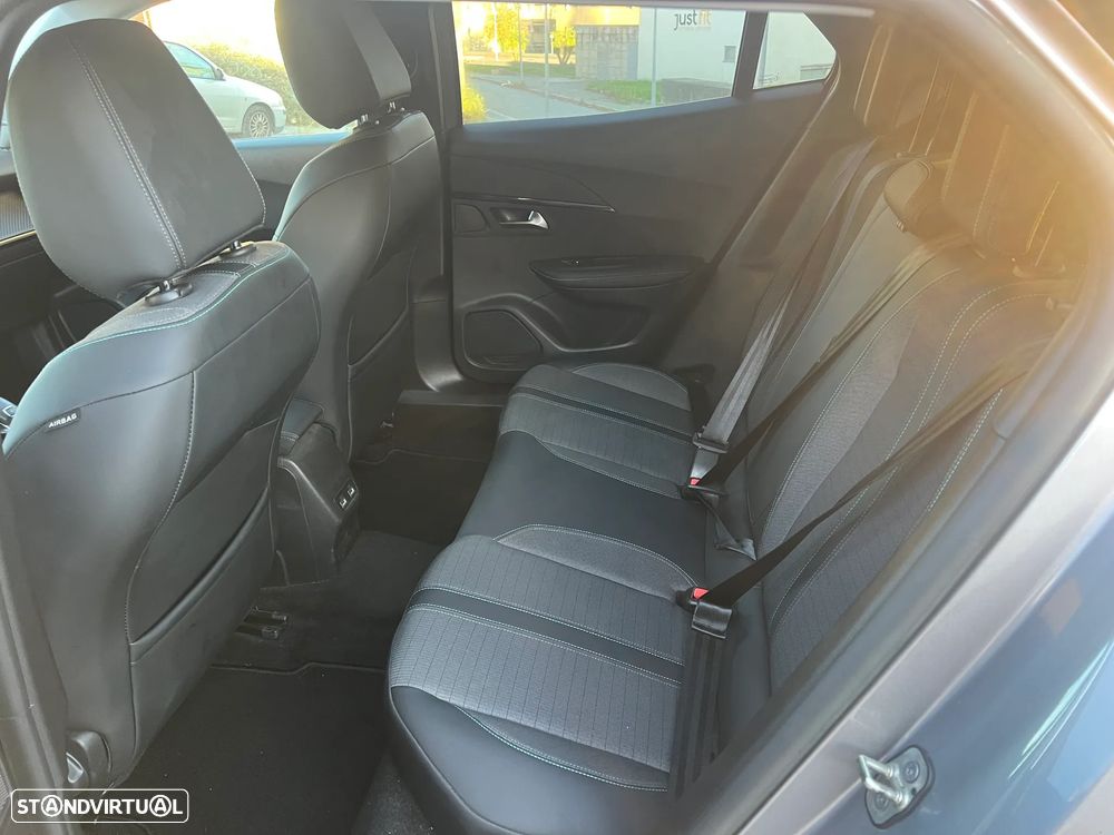 Peugeot 2008 PureTech 130 EAT8 Allure Pack - 8