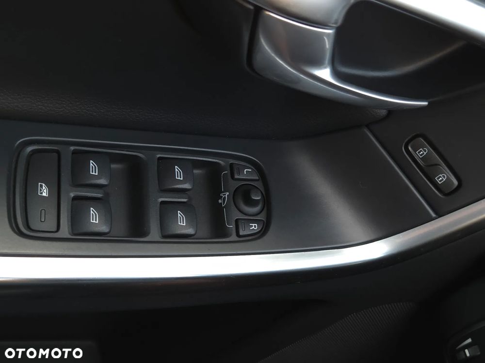 Volvo XC 60 D4 Drive-E R-Design Momentum - 18