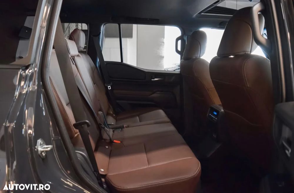 Toyota Land Cruiser 2.8l D-4D 204 CP A/T 7 locuri Luxury AVS Brown - 17
