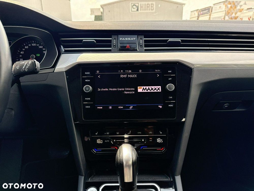 Volkswagen Passat - 25