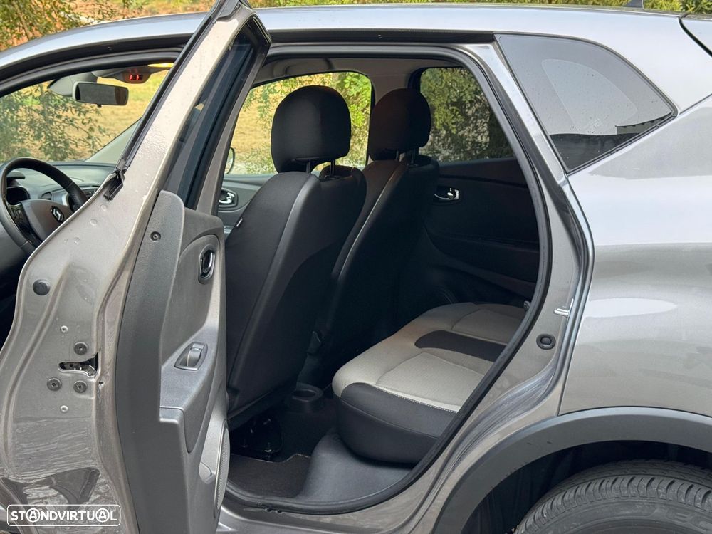 Renault Captur 1.2 TCe Exclusive EDC - 23