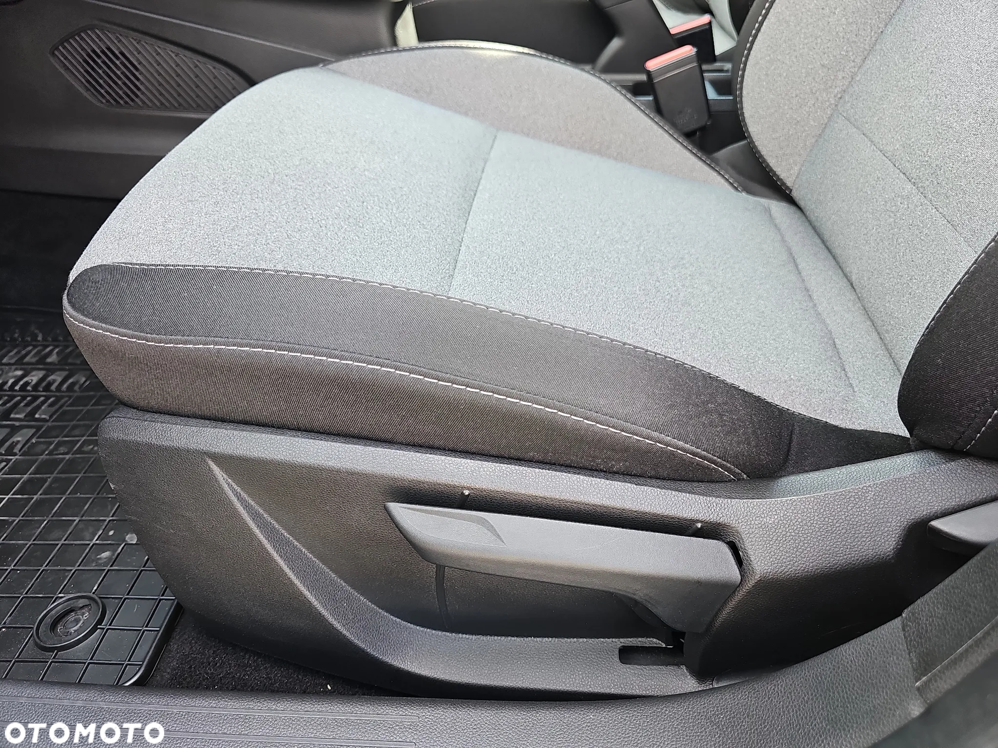Renault Clio 1.0 TCe Evolution - 26