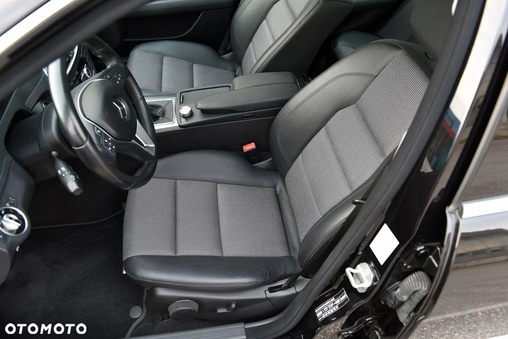 Mercedes-Benz Klasa C 180 BlueEFFICIENCY Avantgarde - 18