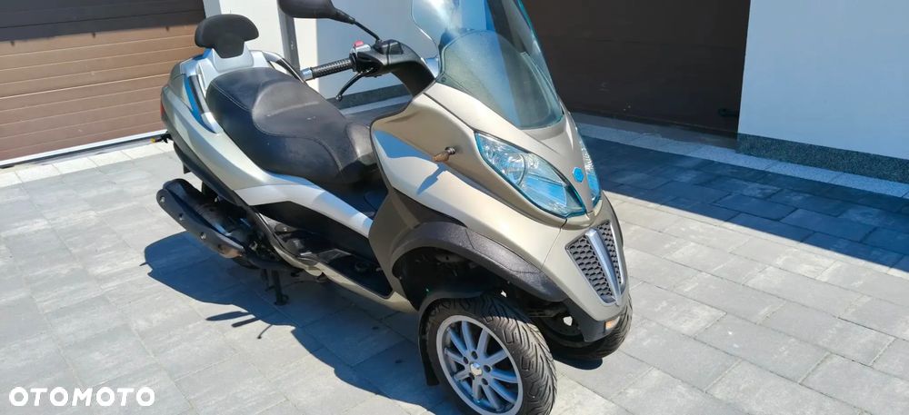 Piaggio MP-3 - 11