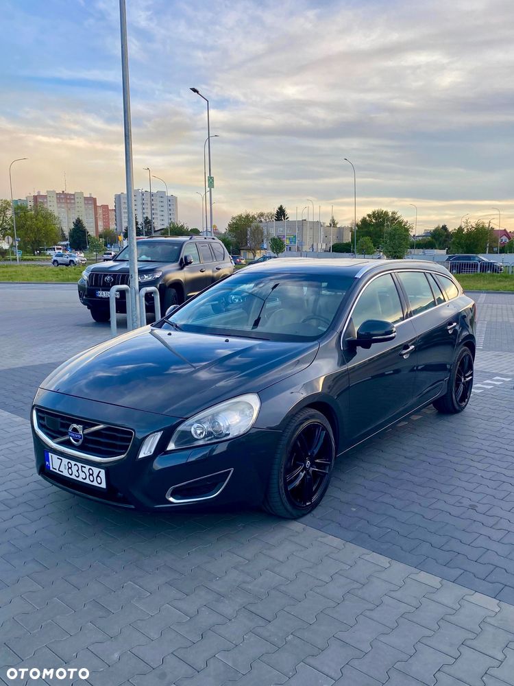 Volvo V60 D5 AWD Summum - 1