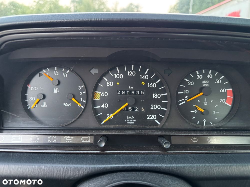 Mercedes-Benz W201 (190) - 8