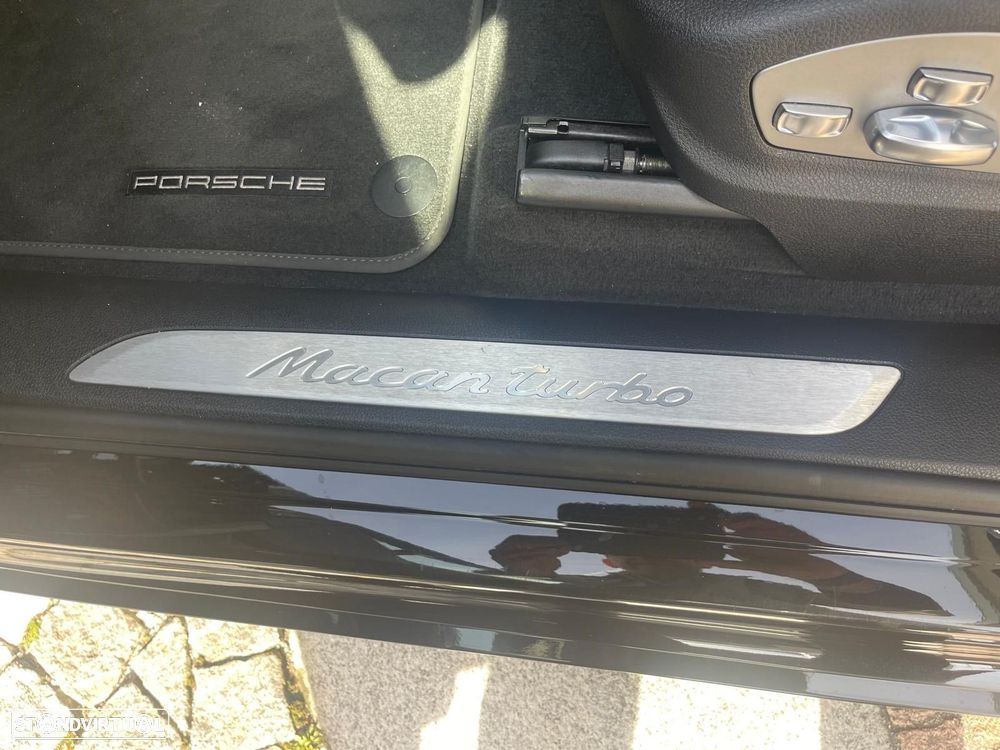 Porsche Macan Turbo PDK - 31