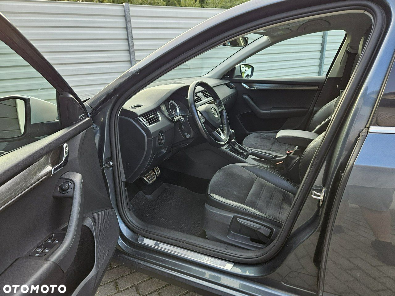 Skoda Octavia Combi 2.0 TDI 4x4 DSG Scout - 6