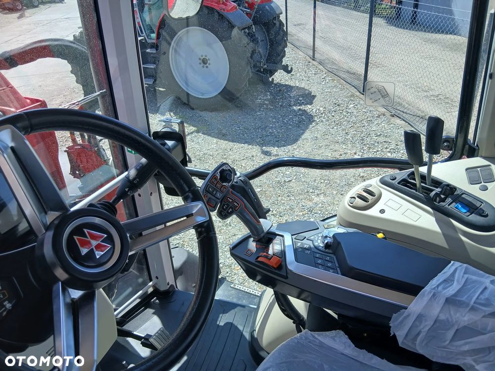 Massey Ferguson 5S.105 Dyna-6 z ładowaczem czołowym FL.4121 - 6