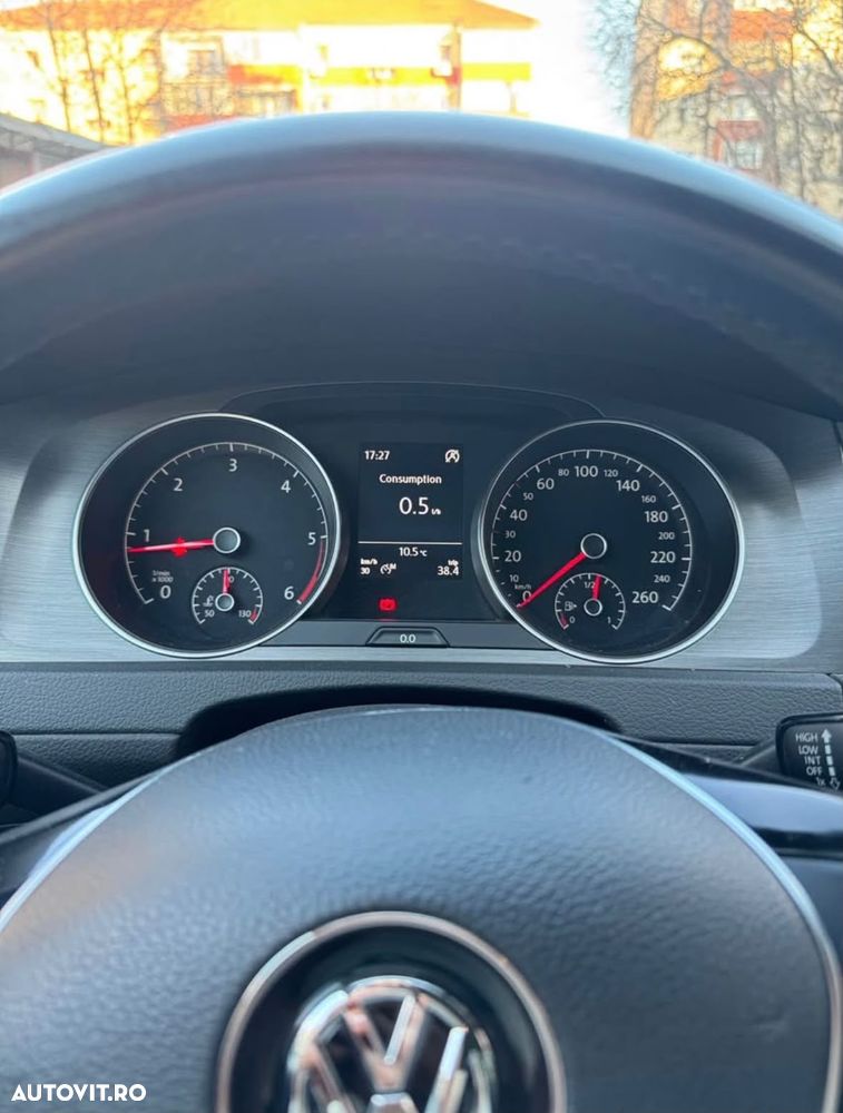 Volkswagen Golf - 8
