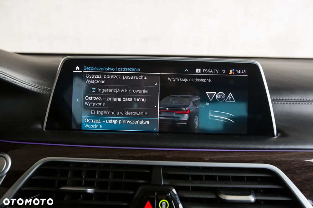 BMW Seria 7 745e sport - 36