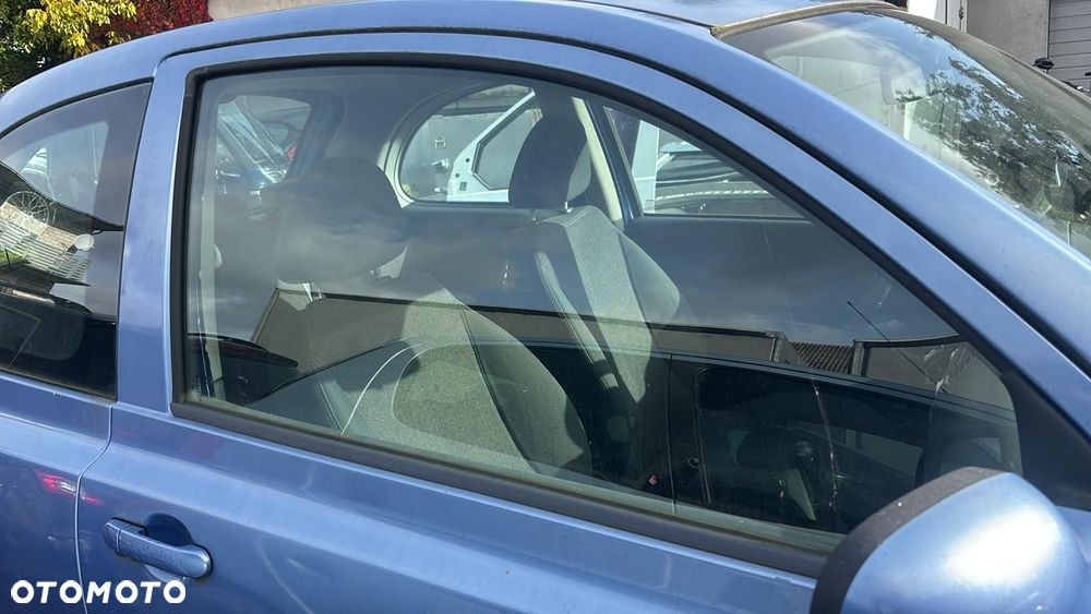 Szyba lewa prawa  przednia Nissan Micra K12 3D - 2