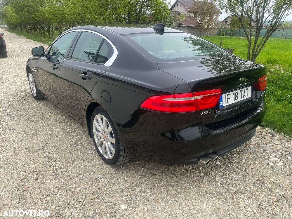 Jaguar XE 2.0 AWD Prestige - 3