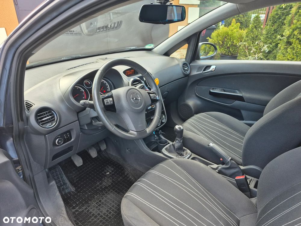 Opel Corsa 1.4 16V Cosmo - 10