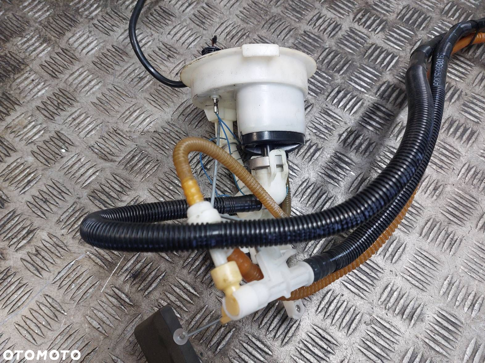 POMPKA PALIWA + PŁYWAK BMW E91 2.0 16V 7197073 7162394 - 3