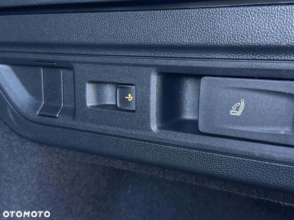 Volkswagen Passat Variant 2.0 TDI SCR R-Line DSG - 38