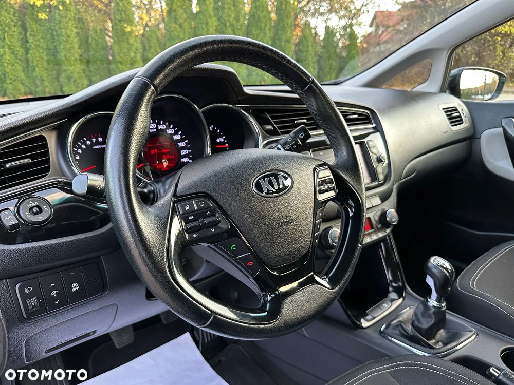 Kia Ceed 1.6 GDI SW UEFA EURO 2016 - 22